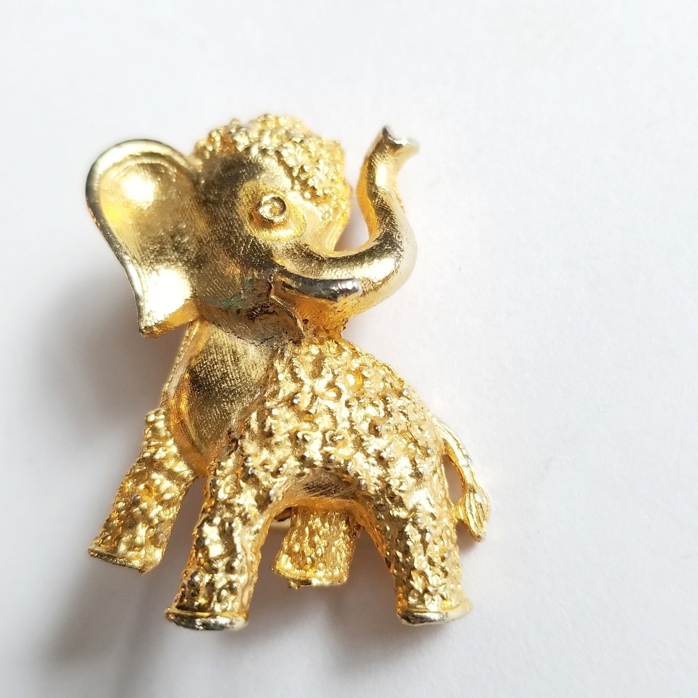 Vintage Wooly Mammoth Elephant brooch pin gold tone